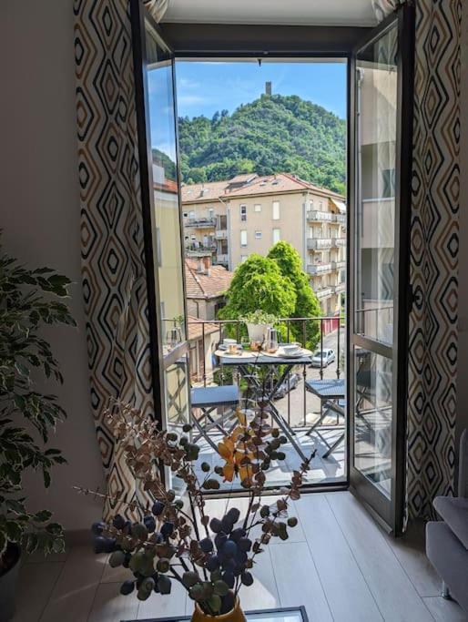 קומו Bright Flat Just 10 Minutes From The City Centre מראה חיצוני תמונה