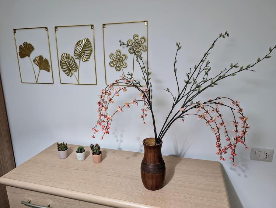 קומו Bright Flat Just 10 Minutes From The City Centre מראה חיצוני תמונה