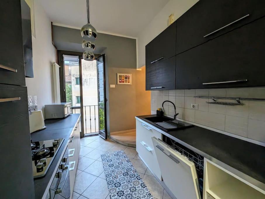 קומו Bright Flat Just 10 Minutes From The City Centre מראה חיצוני תמונה