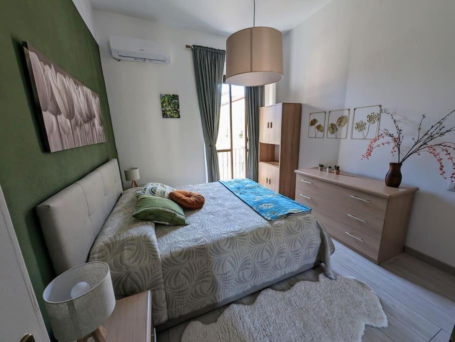 קומו Bright Flat Just 10 Minutes From The City Centre מראה חיצוני תמונה