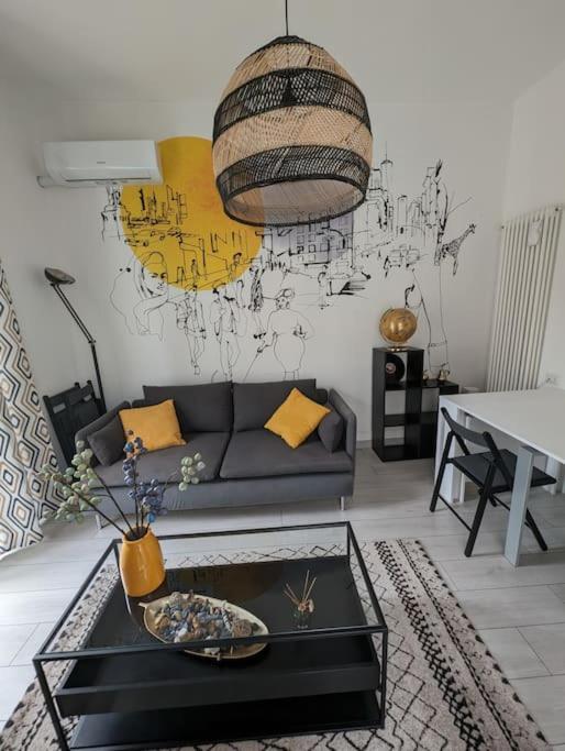 קומו Bright Flat Just 10 Minutes From The City Centre מראה חיצוני תמונה