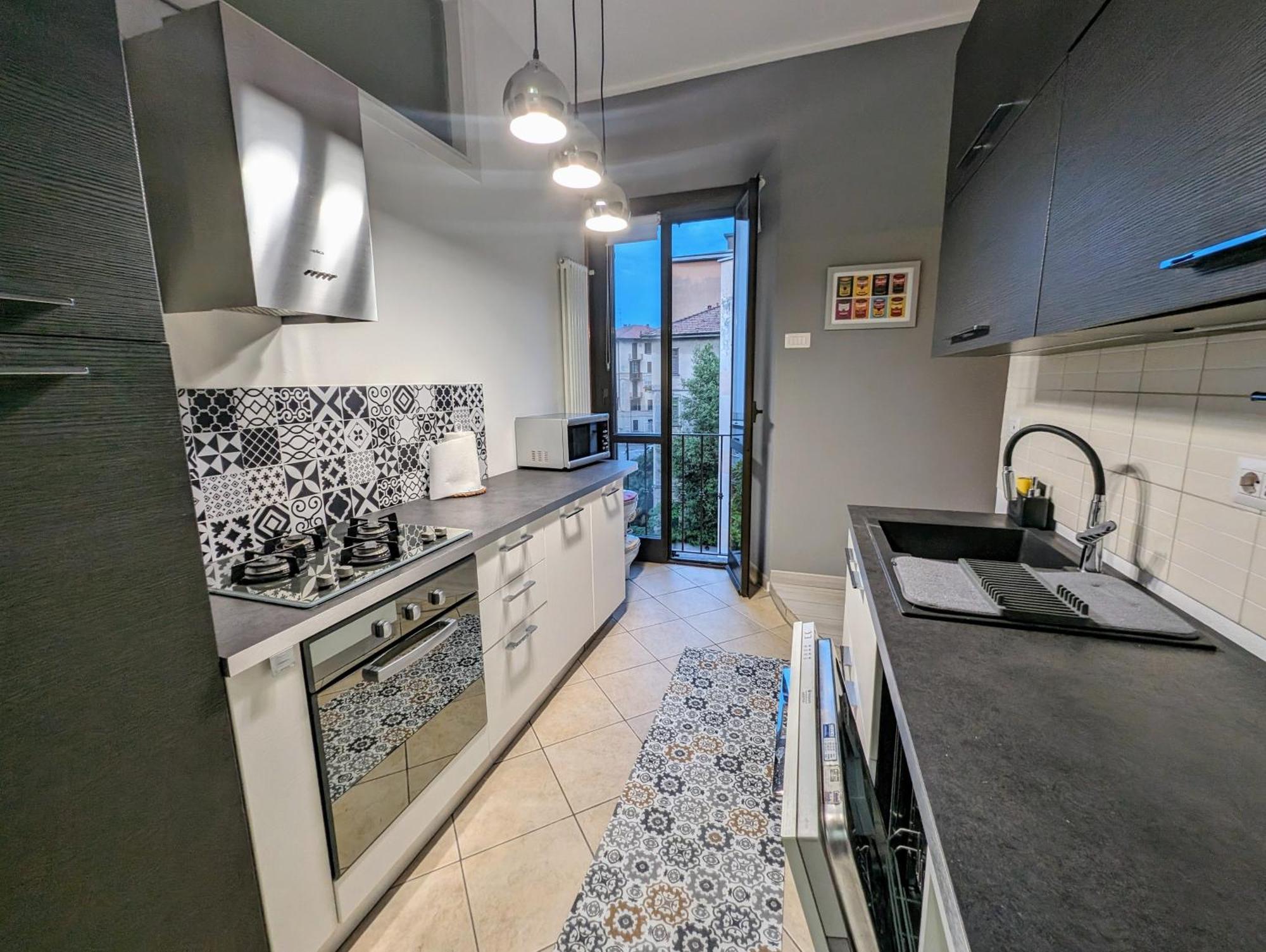 קומו Bright Flat Just 10 Minutes From The City Centre מראה חיצוני תמונה